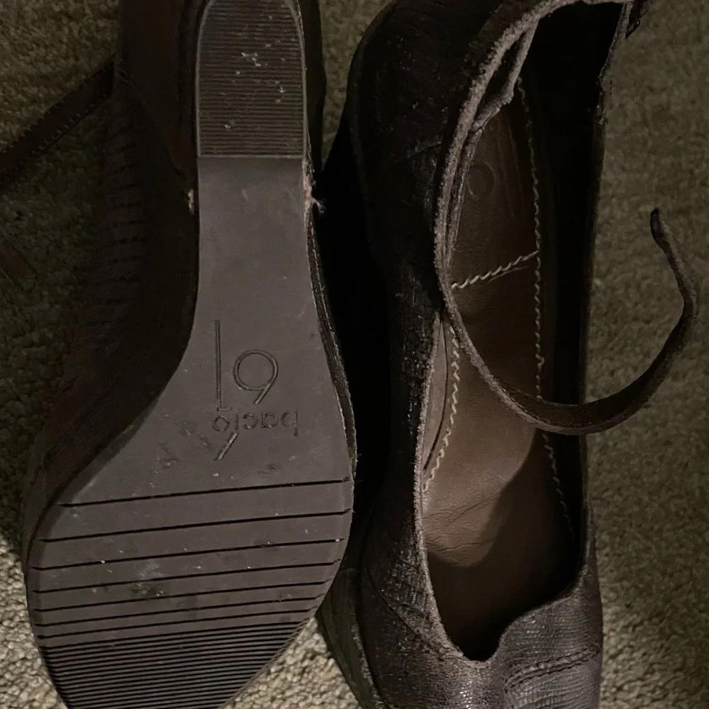 Clogs - Picture 2 of 4